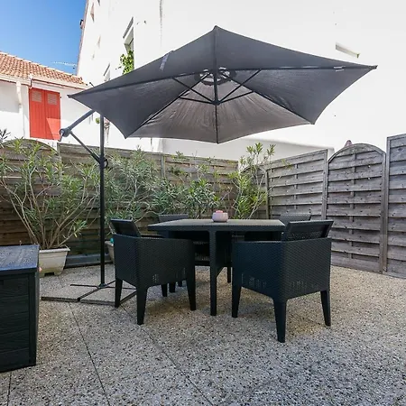 Argia, Studio Flat With Nice Terrace In Center-town Of * Biarritz