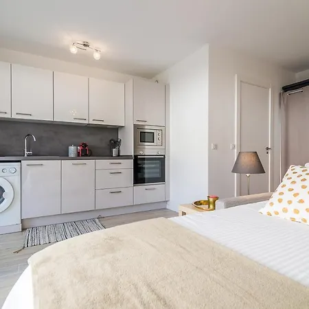 Argia, Studio Flat With Nice Terrace In Center-town Of Biarritz