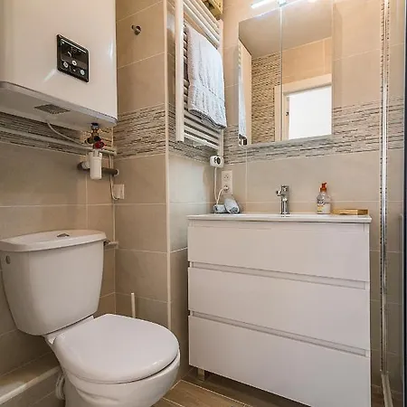 Appartement Argia, Studio Flat With Nice Terrace In Center-town Of *