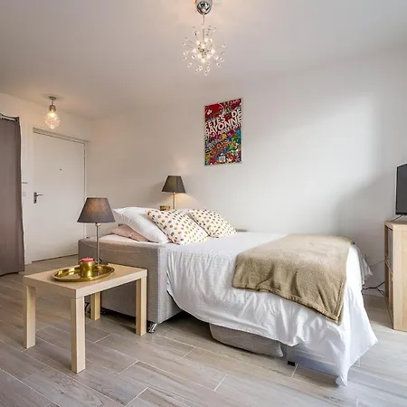 Appartement Argia, Studio Flat With Nice Terrace In Center-town Of *
